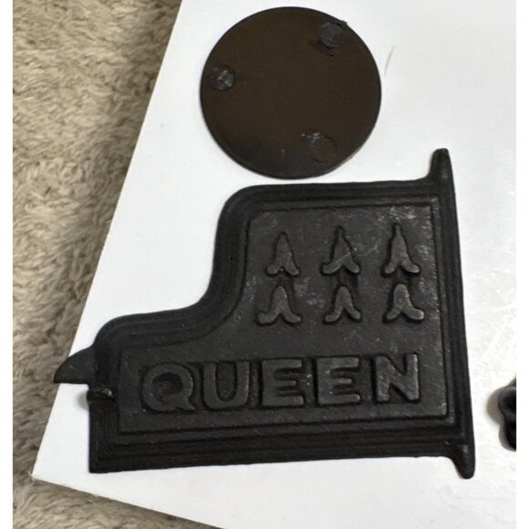 Queen Cast Iron Miniature Stove Set 2 Stoves and Accessory Pieces Black Gold - Picture 3 of 13